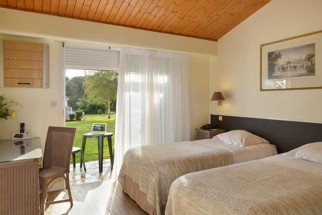 Logis Hotel Val De Vienne Le Vigeant Εξωτερικό φωτογραφία