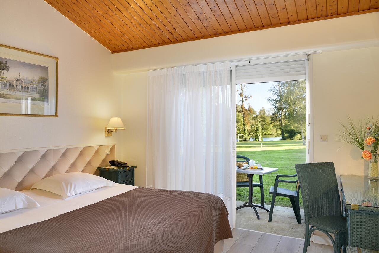 Logis Hotel Val De Vienne Le Vigeant Εξωτερικό φωτογραφία