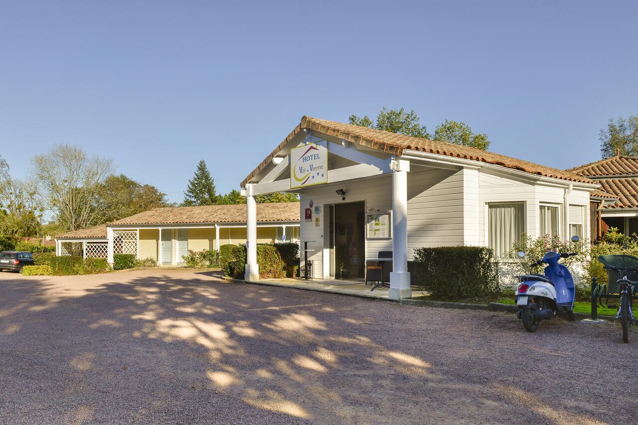 Logis Hotel Val De Vienne Le Vigeant Εξωτερικό φωτογραφία
