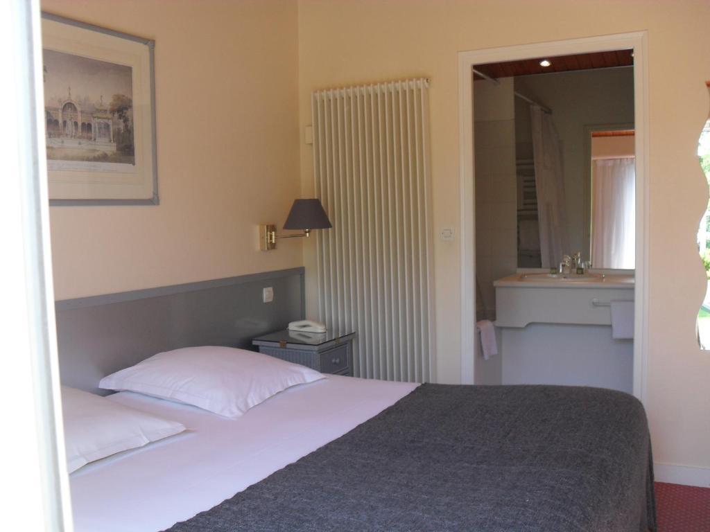 Logis Hotel Val De Vienne Le Vigeant Δωμάτιο φωτογραφία