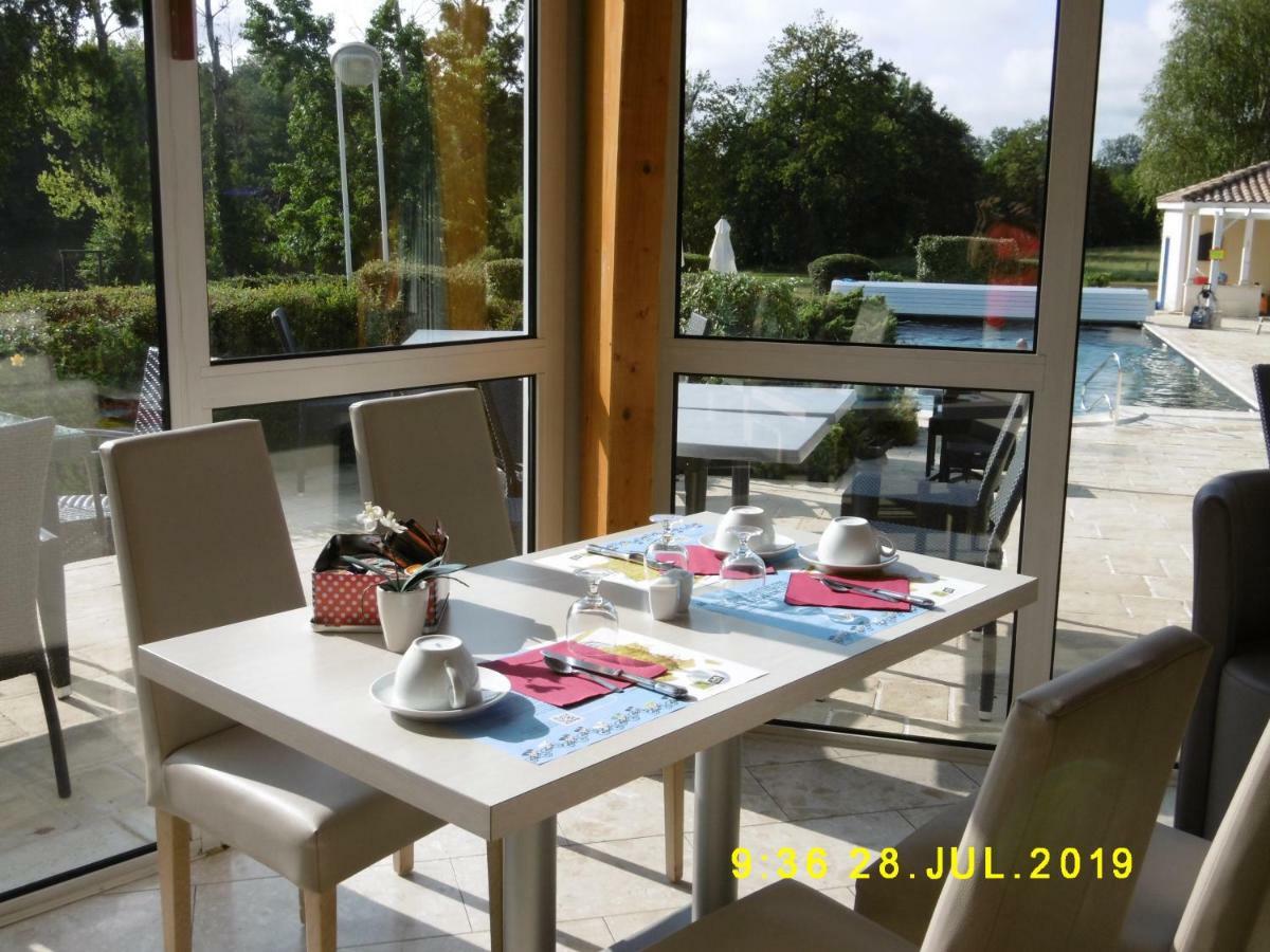 Logis Hotel Val De Vienne Le Vigeant Εξωτερικό φωτογραφία