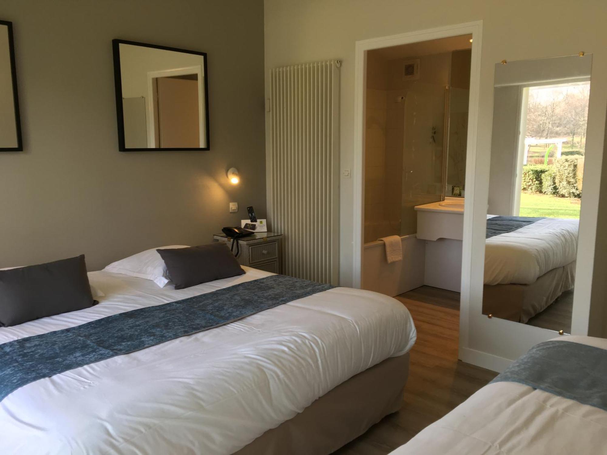 Logis Hotel Val De Vienne Le Vigeant Εξωτερικό φωτογραφία